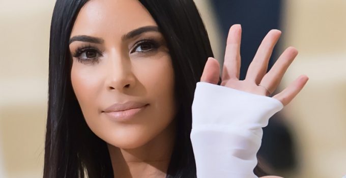 Kim Kardashian Accused Covid-19 Crisis Rich masks SKIMS coronavirus